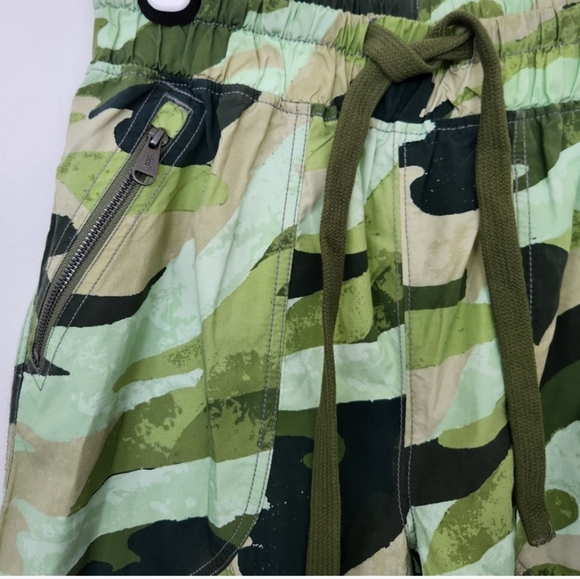 Free People Movement Stadium Camouflage Print Pants. Size L NWOT. R148 - Picture 10 of 12